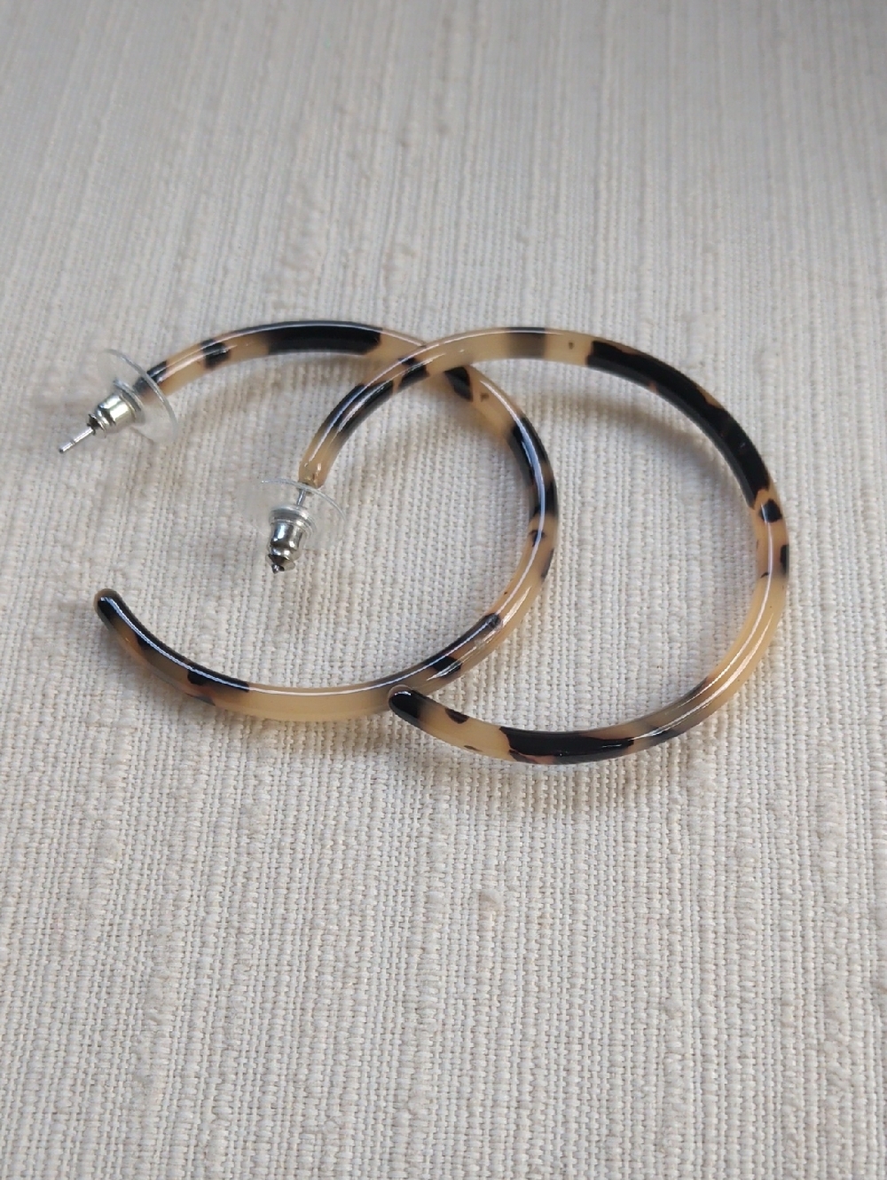 Tortoiseshell Hoop Earrings - Beige and Black Acrylic